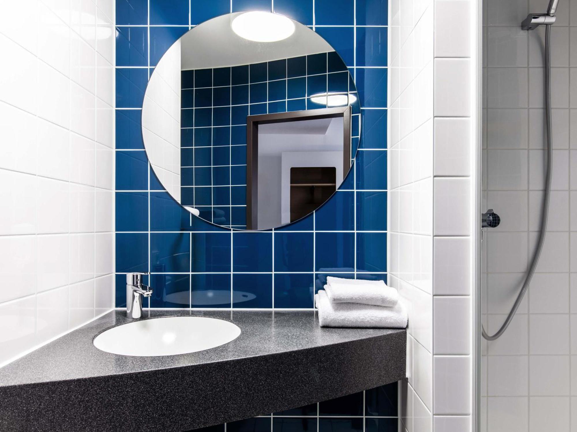 Twin Room,1703584474:JPEG